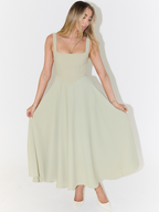 EVIE | Sleeveless Elegant Midi Dress