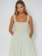 EVIE | Sleeveless Elegant Midi Dress
